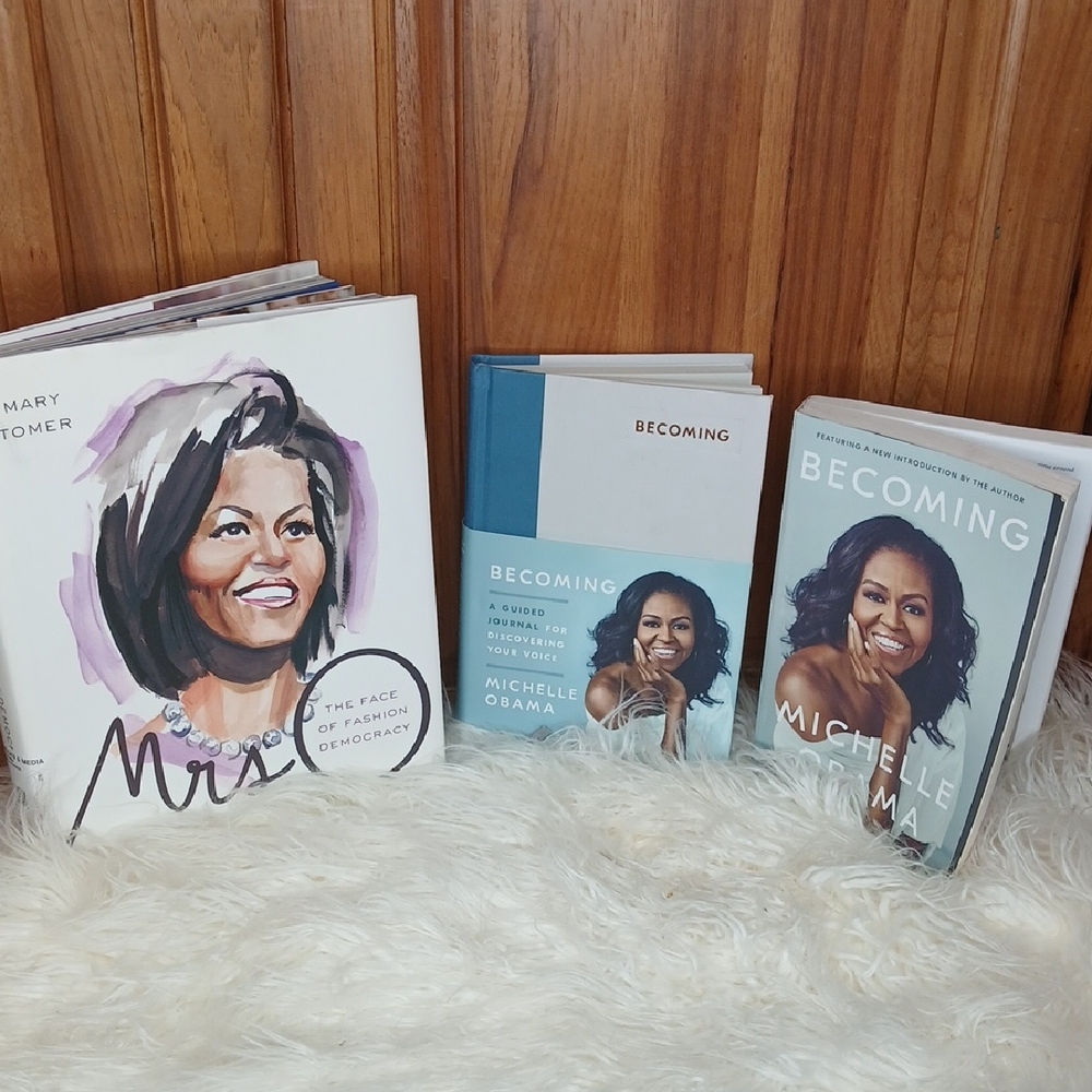 Michelle Obama 'Becoming' Book Set - Blue and White Editions